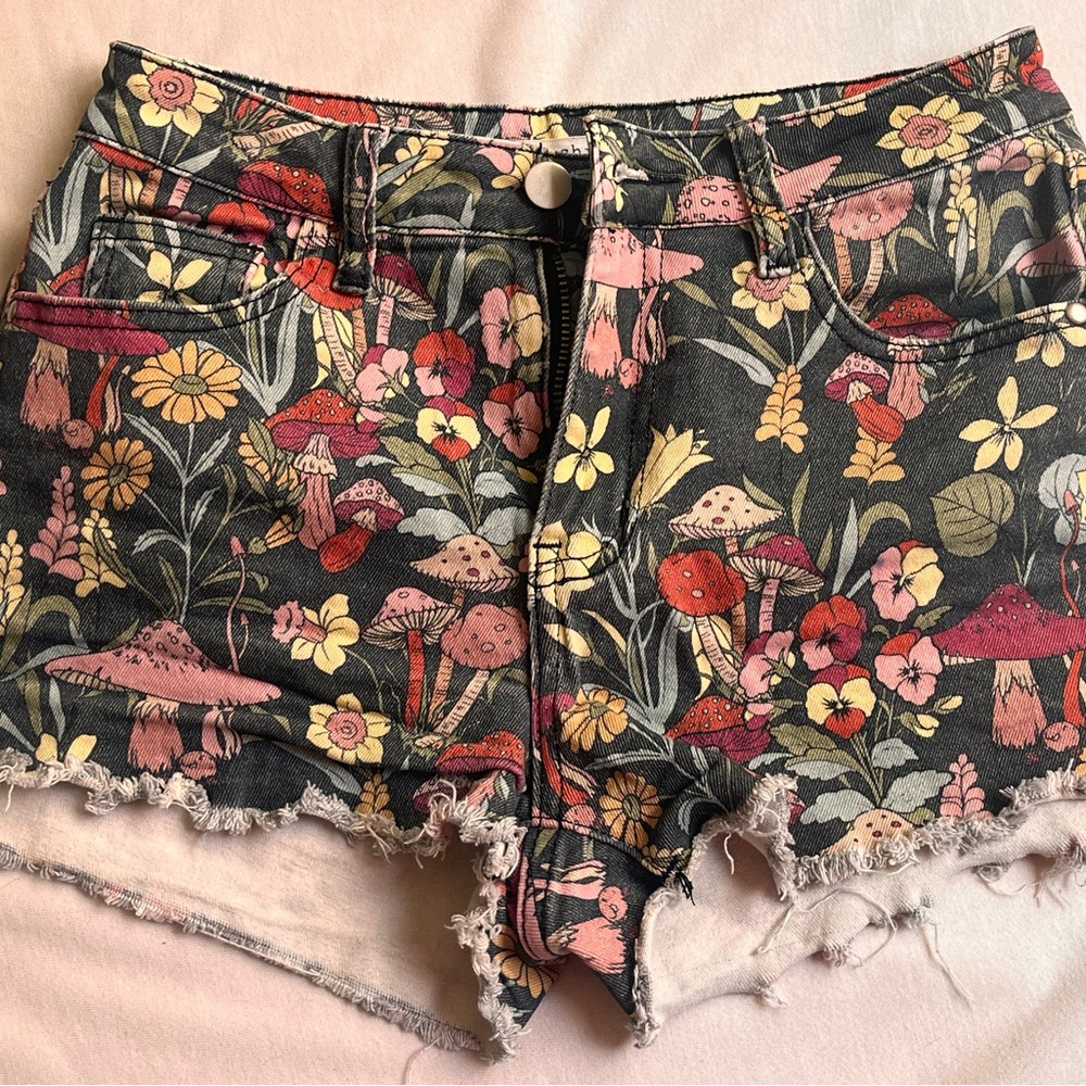 Floral Patterned Women's Shorts
